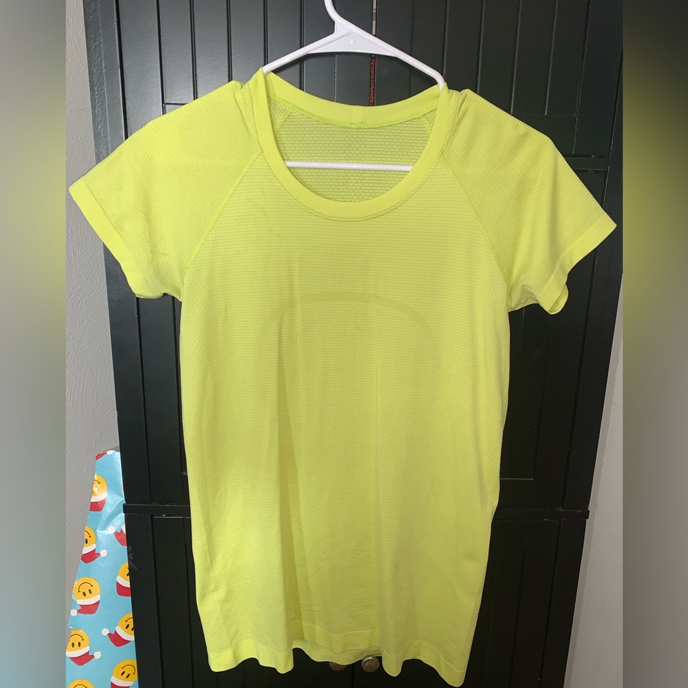 EUC Lululemon Swiftly Tech Short Sleeve 2.0 Highlight Yellow HIYE Size : 6/8